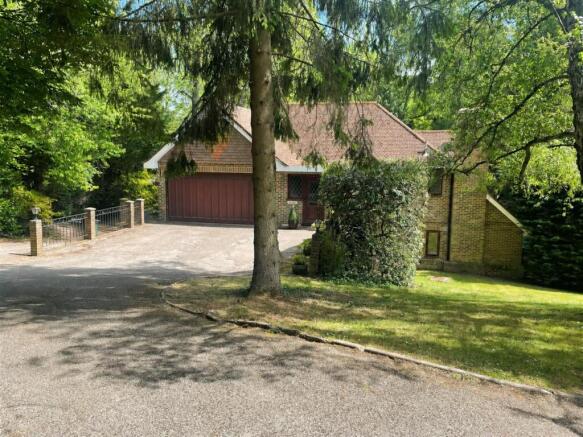 5 bed property, in The Glade, £1,375,000