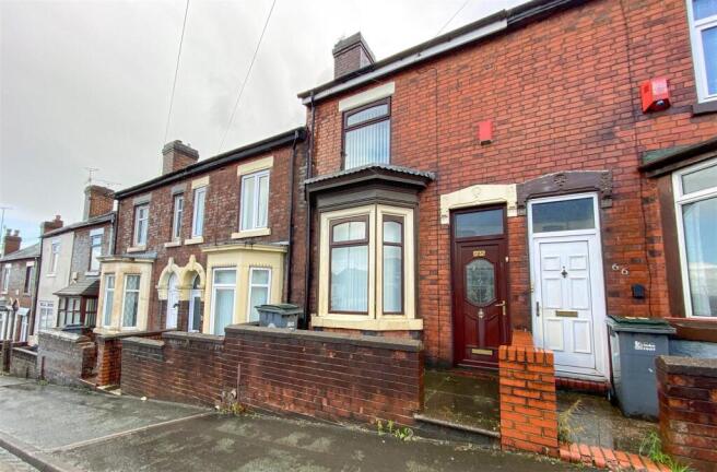 2 bed property, in Ford Green Road ST6, £110,000