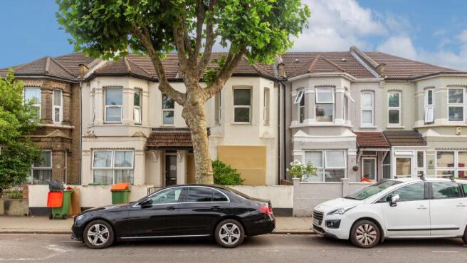 2 bed property, in 24 Central Park Road, £260,000