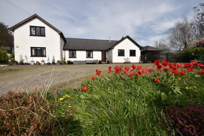 5 bed property, in Talgarreg, £660,000