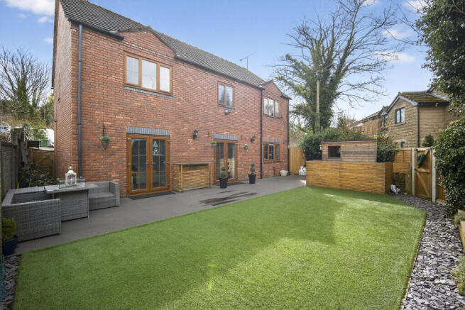 4 bed property, in Manor Road, £600,000