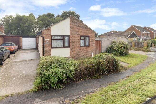 2 bed property, in Aberdale Road, £280,000