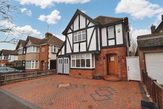 4 bed property, in Marston Gardens, £650,000
