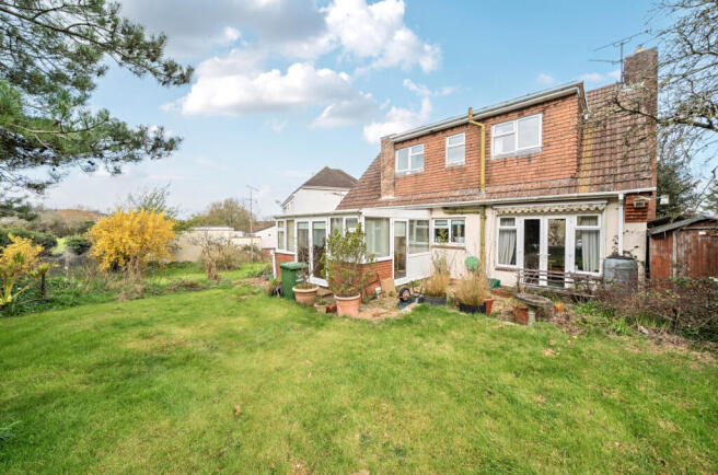 3 bed property, in Parkway, £399,950