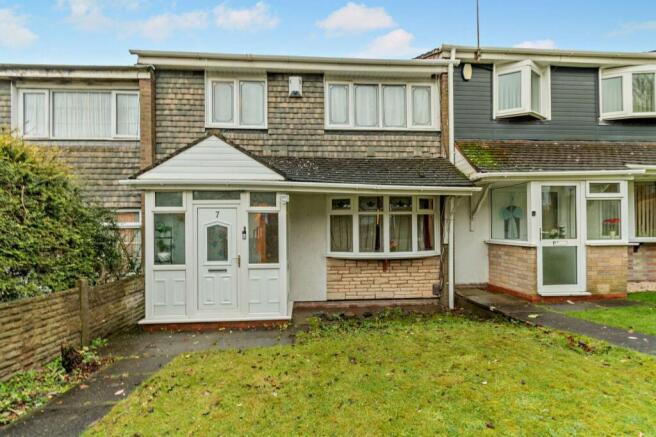 3 bed property, in Harvington Walk, £172,000