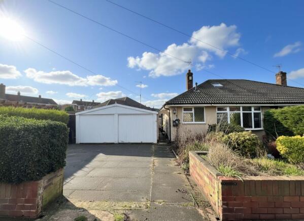 2 bed property, in Thornes Moor Road, £210,000