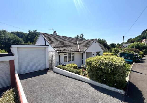 3 bed property, in Stonepark Crescent, £375,000