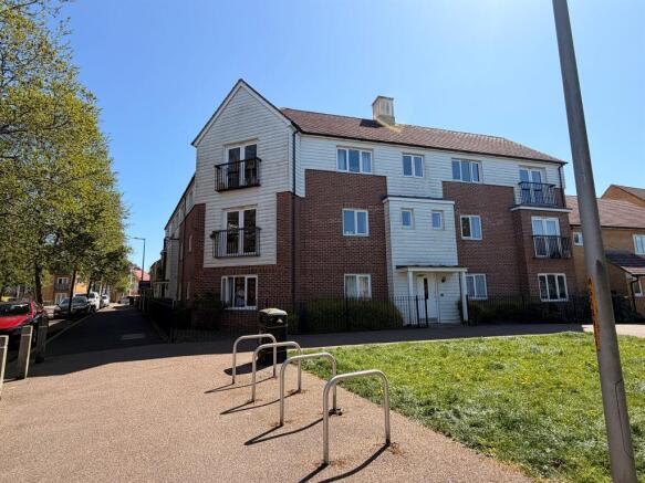 1 bed property, in Sir Henry Brackenbury Road, £140,000