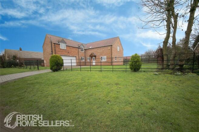 4 bed property, in Vicarage Lane, £425,000