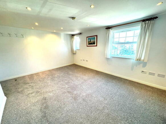 1 bed property, in Brunswick House, £108,000