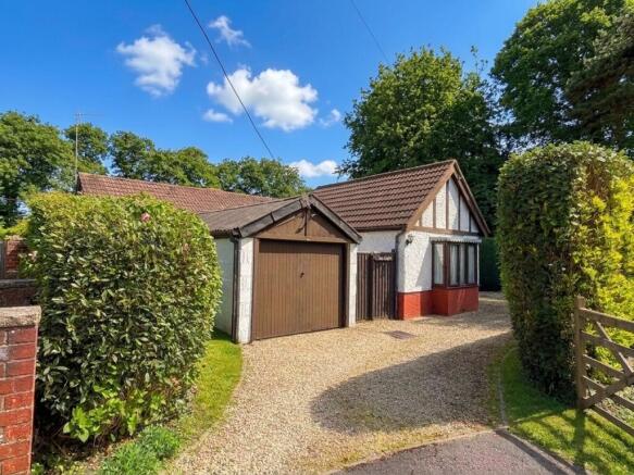 3 bed property, in Whinfield Road, £625,000