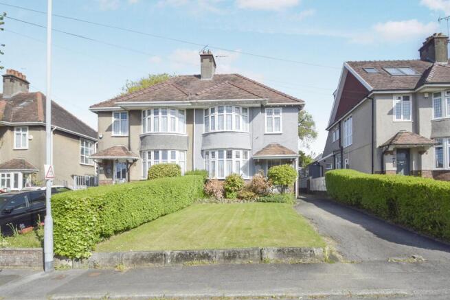 3 bed property, in Caebryn Avenue, £350,000