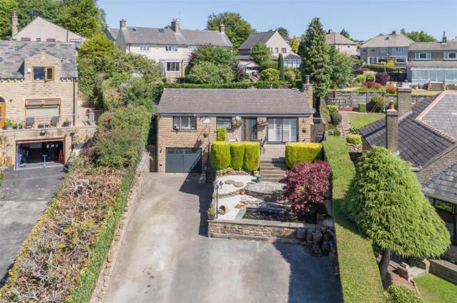 3 bed property, in Hollyside, £480,000
