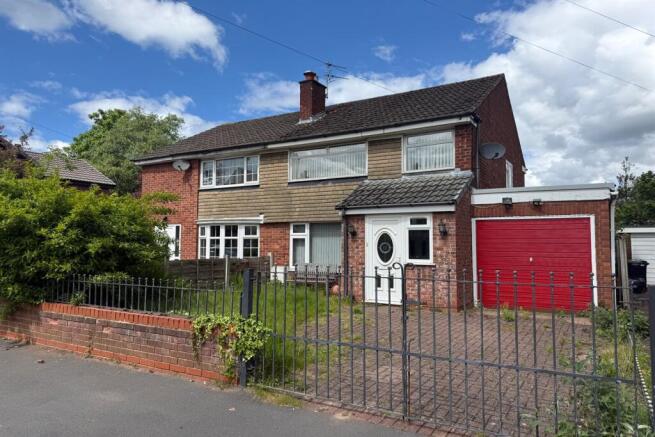 3 bed property, in Roby Grove, £250,000