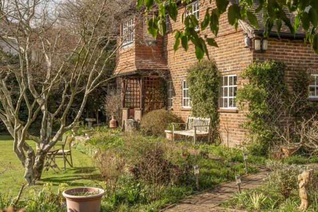 4 bed property, in Dodsley Grove, £1,050,000
