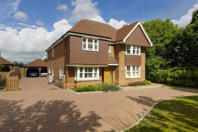 5 bed property, in Lambourne House, £1,200,000