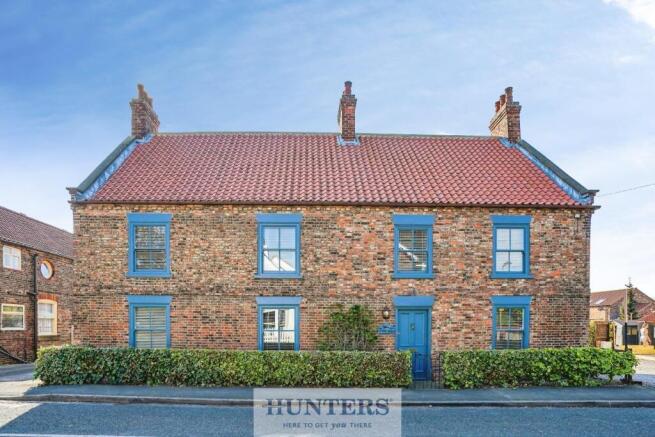 6 bed property, in Main Street, £575,000