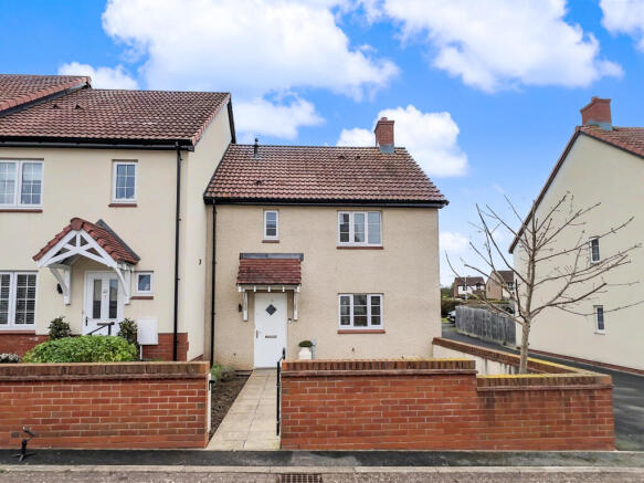 3 bed property, in Greenfield Road, £265,000