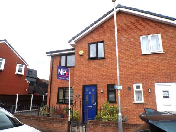 3 bed property, in Duke Street, £250,000