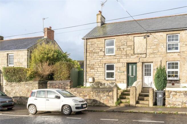 2 bed property, in Main Road, £230,000