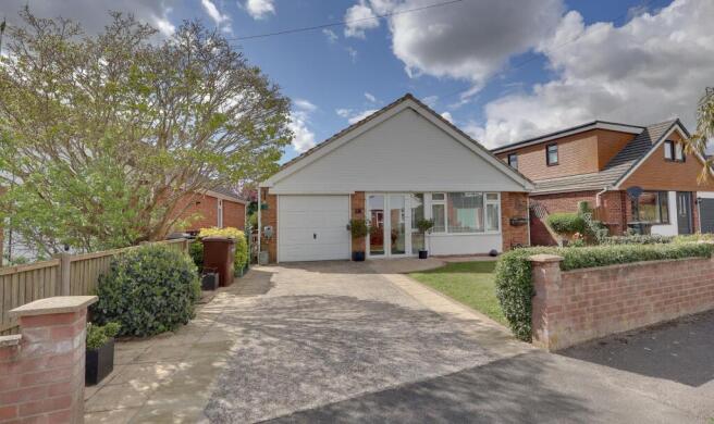 3 bed property, in HARVEST ROAD, £485,000