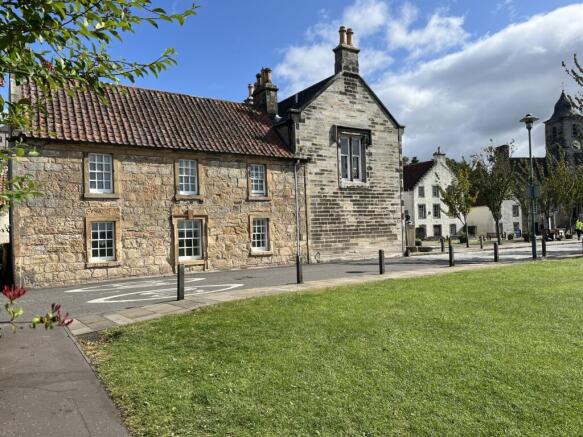2 bed property, in 16 Sandhaven, £220,000