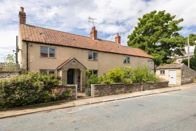 4 bed property, in Gale Lane, £425,000