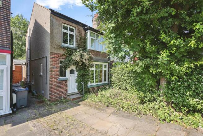 3 bed property, in Lodge Hill Road, £300,000