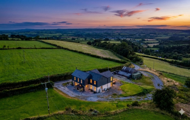 4 bed property, in Efail Y Banc, £700,000