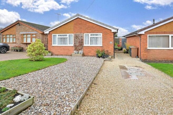 3 bed property, in Highfield Road, £300,000