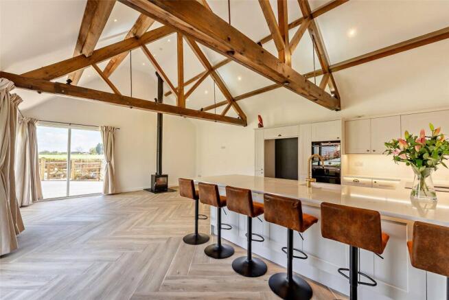 3 bed property, in Ensdon, £595,000