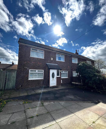 3 bed property, in Kenyon Terrace, £180,000