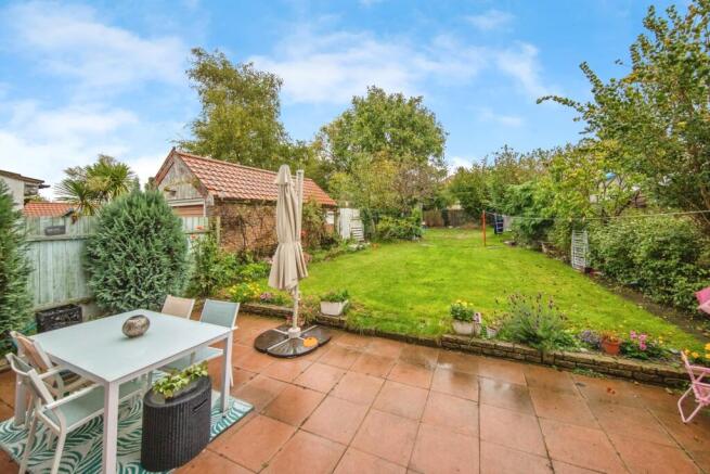 6 bed property, in Clapgate Lane, £400,000