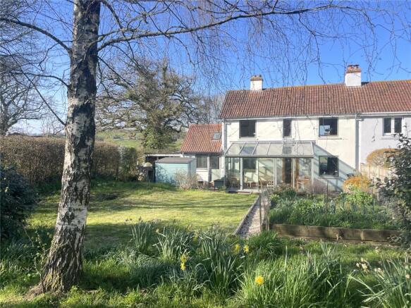 2 bed property, in East Swilletts Farm Cottages, £445,000