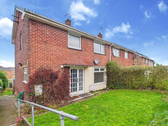 3 bed property, in Petersmith Drive, £125,000