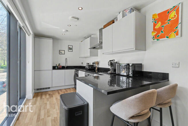 2 bed property, in Mabgate, £210,000