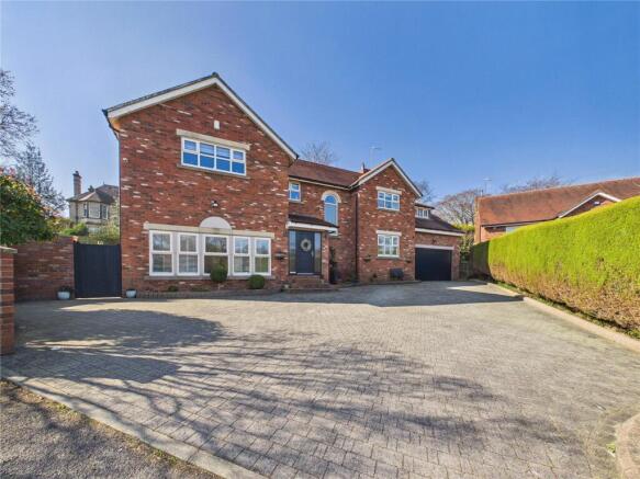 4 bed property, in The Dell, £620,000