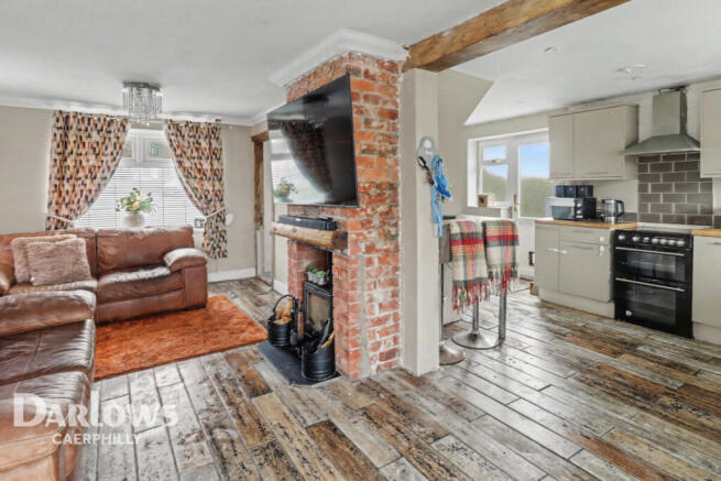 3 bed property, in Cefn-Y-Lon, £220,000