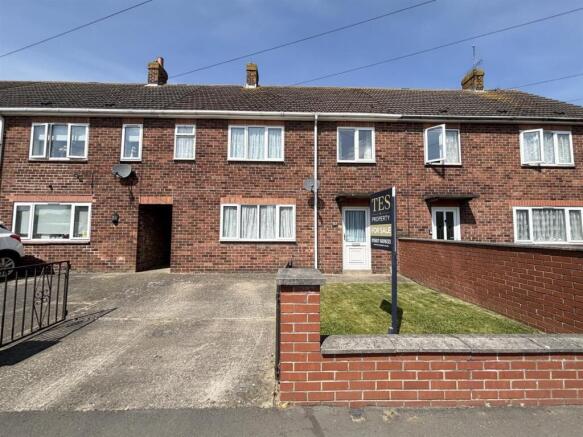 4 bed property, in Broadley Crescent, £169,950