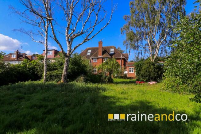 6 bed property, in Great North Road, £1,100,000