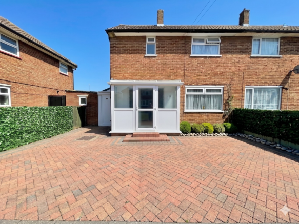 3 bed property, in Aydon Road, £300,000