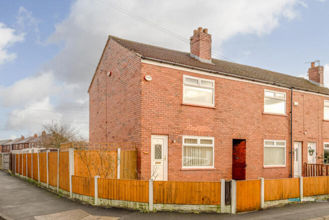 2 bed property, in Grange Avenue, £95,000