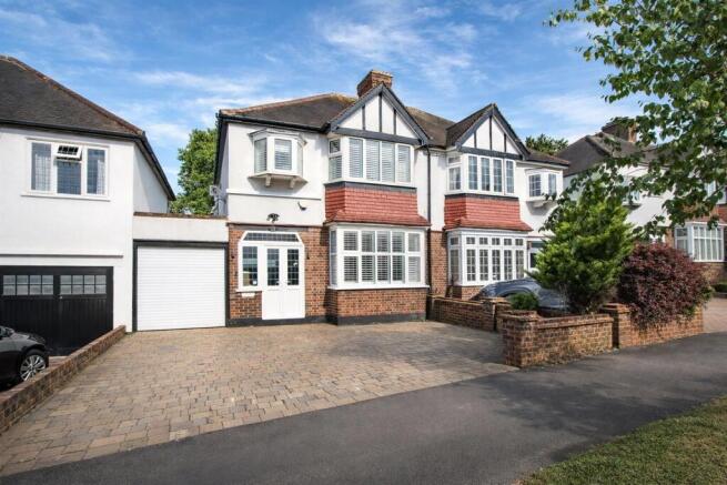 3 bed property, in Anglesey Court Road, £685,000