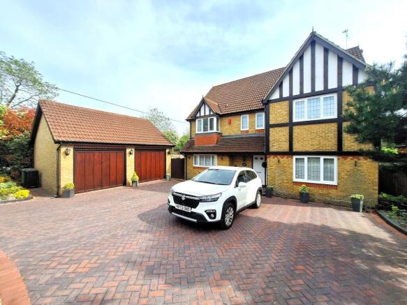 4 bed property, in Bush House, £595,000