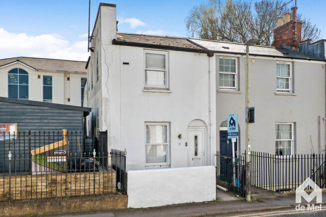 2 bed property, in Gloucester Place, £240,000