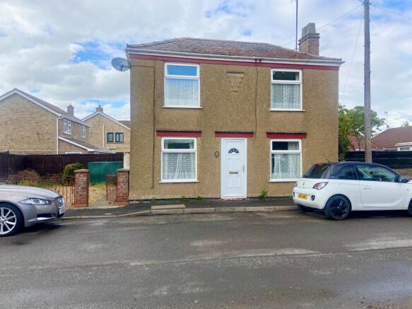 3 bed property, in East Street, £165,000