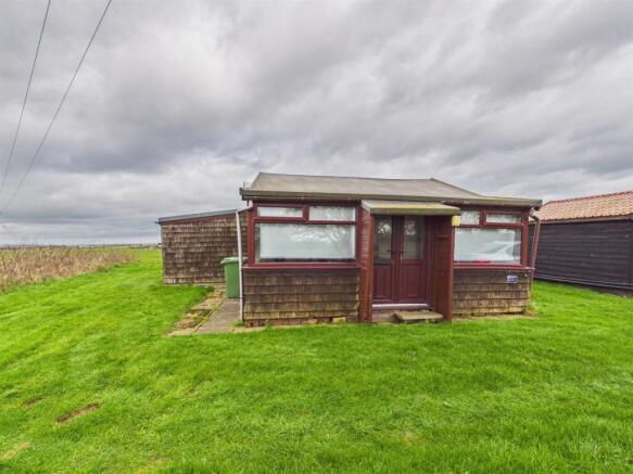 1 bed property, in Lighthouse Road, £99,950