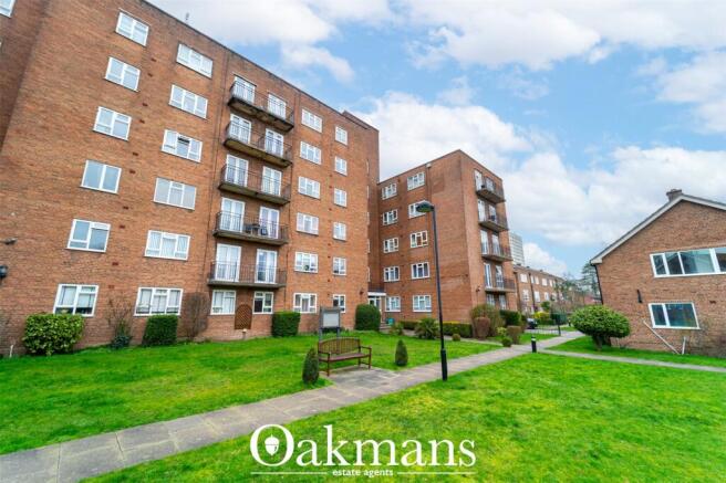 1 bed property, in West Drive, £110,000