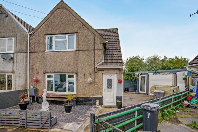 3 bed property, in Colbren Square, £160,000