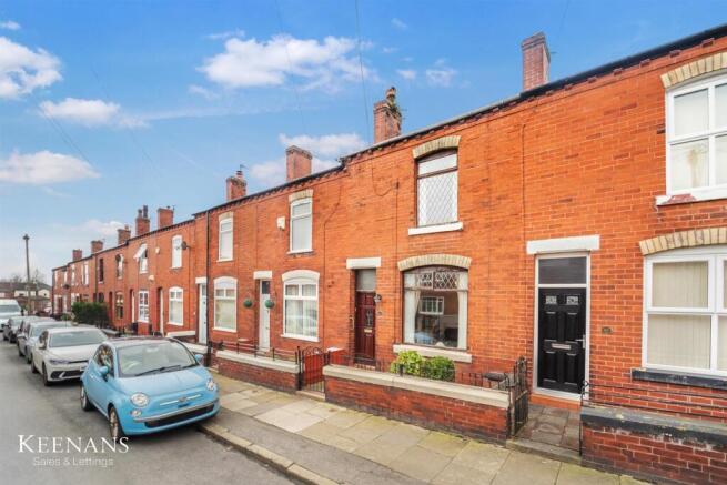 2 bed property, in Charles Street, £170,000